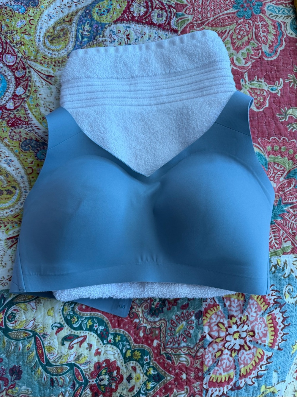 Lululemon High Impact Seamless Wireless Sports Bra in Blue